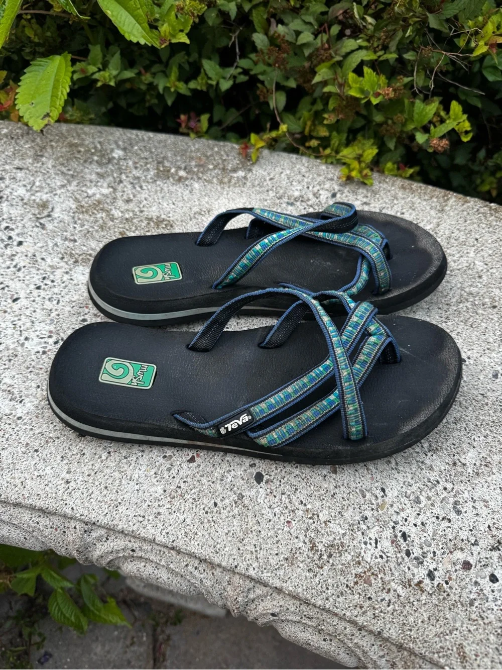 Teva Women’s Black Sandals with Blue-Green Patterned Straps Size 7